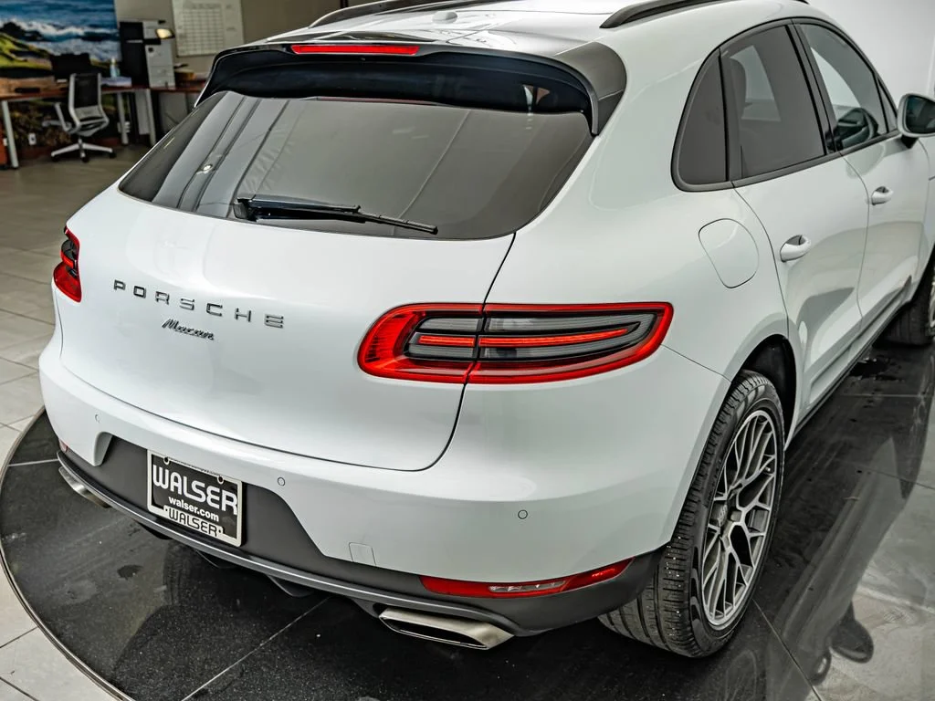 Used 2018 White Porsche  image 19