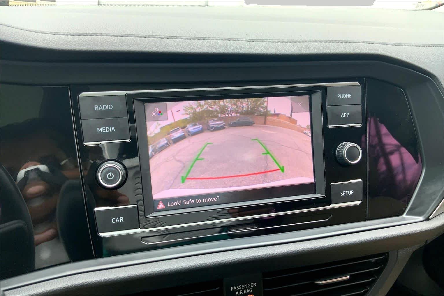 Used 2019 Pure White Volkswagen SE image 22