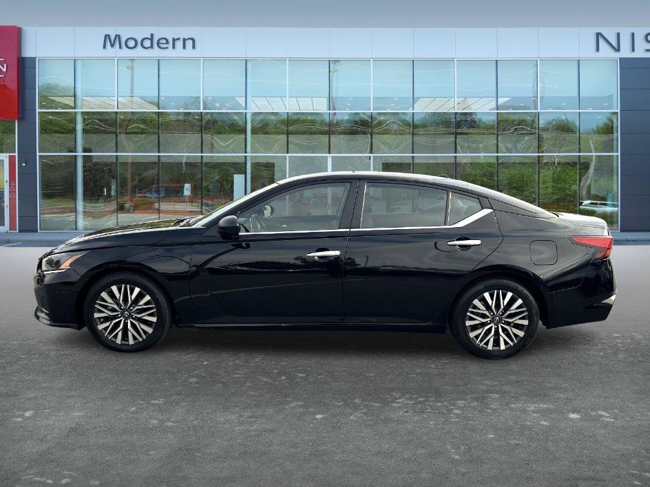 Used 2025 Super Black Nissan SV image 8