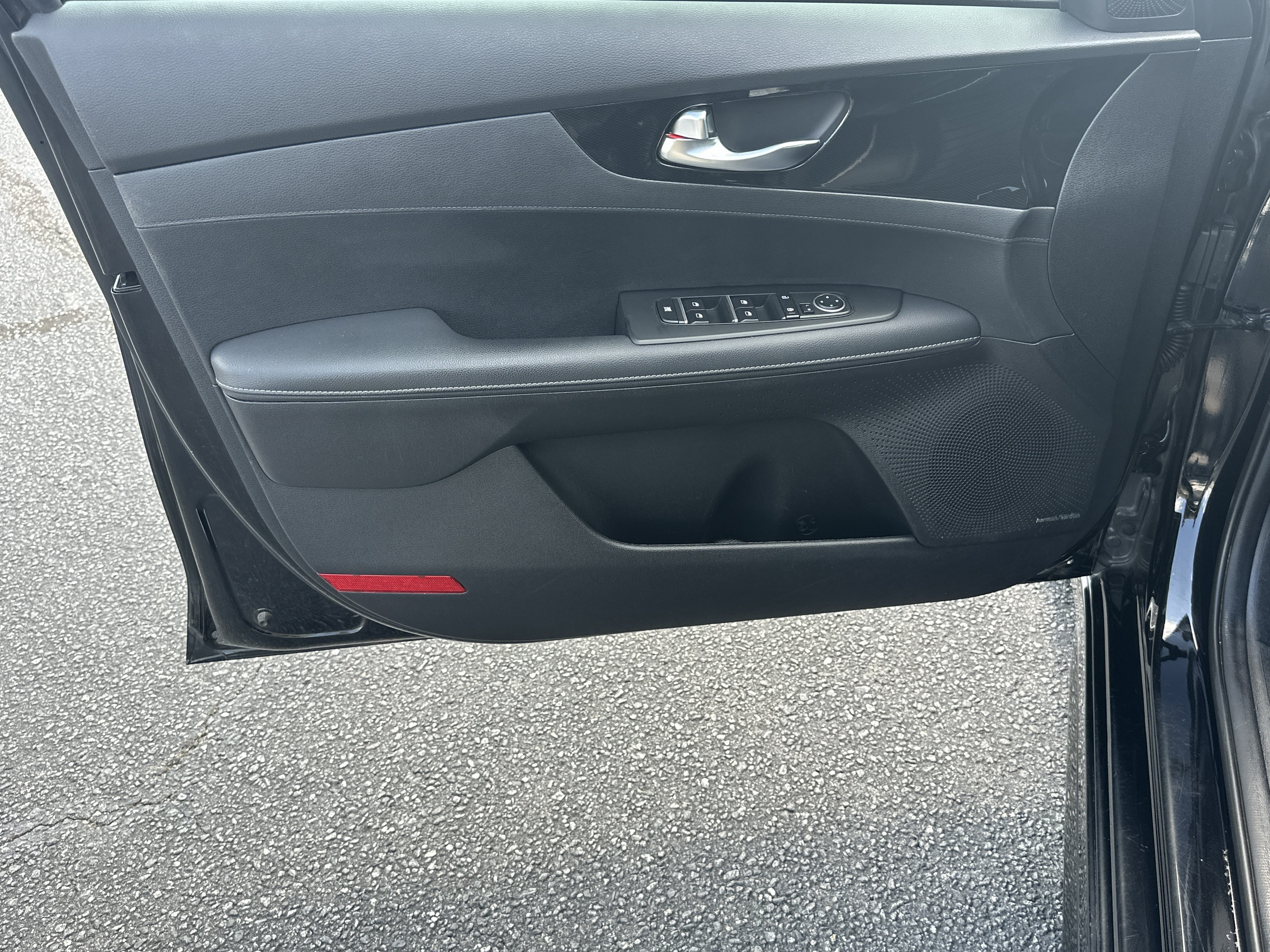 Used 2023 Aurora Black Kia GT-Line image 11