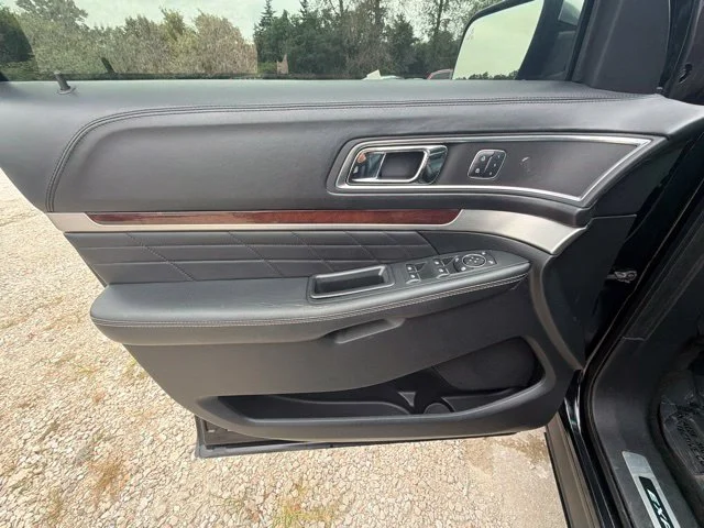 Used 2017 Black Ford Platinum image 19