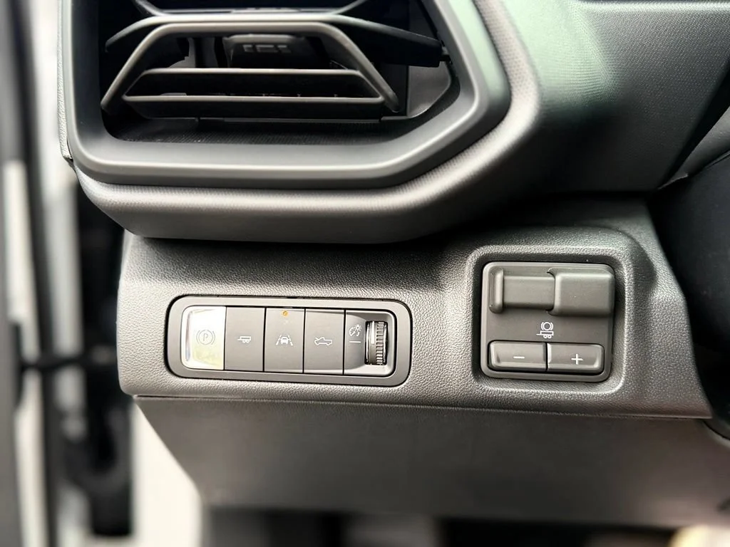 New 2026 Summit White Chevrolet WT - Extended Range image 27