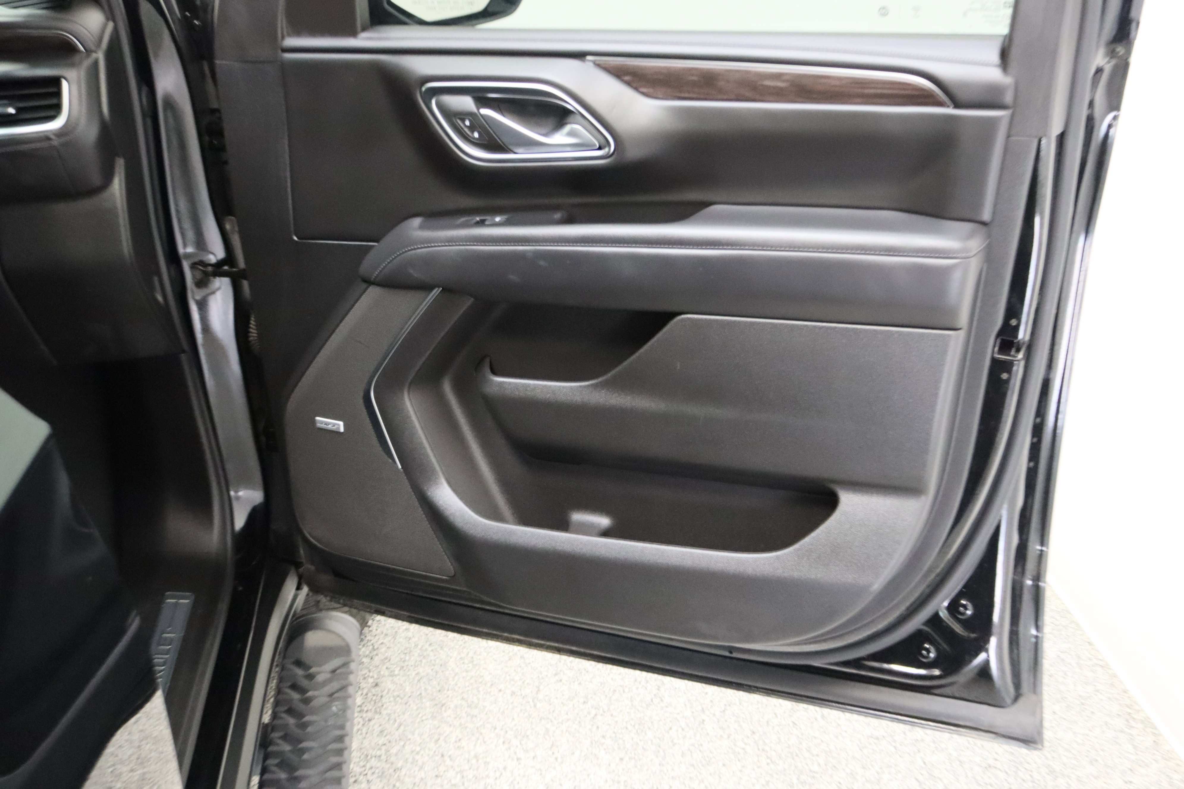 Used 2024 Black Chevrolet Z71 5.3L image 39