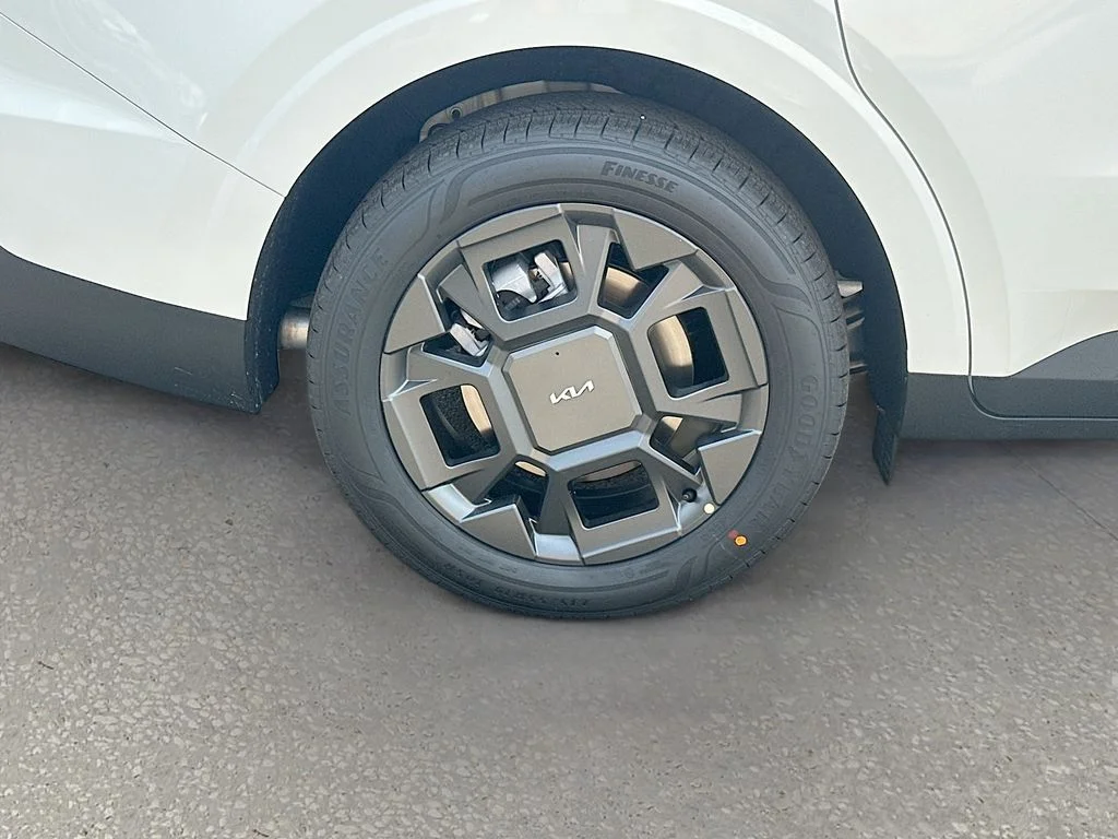 New 2026 Snow White Pearl Kia EX image 32