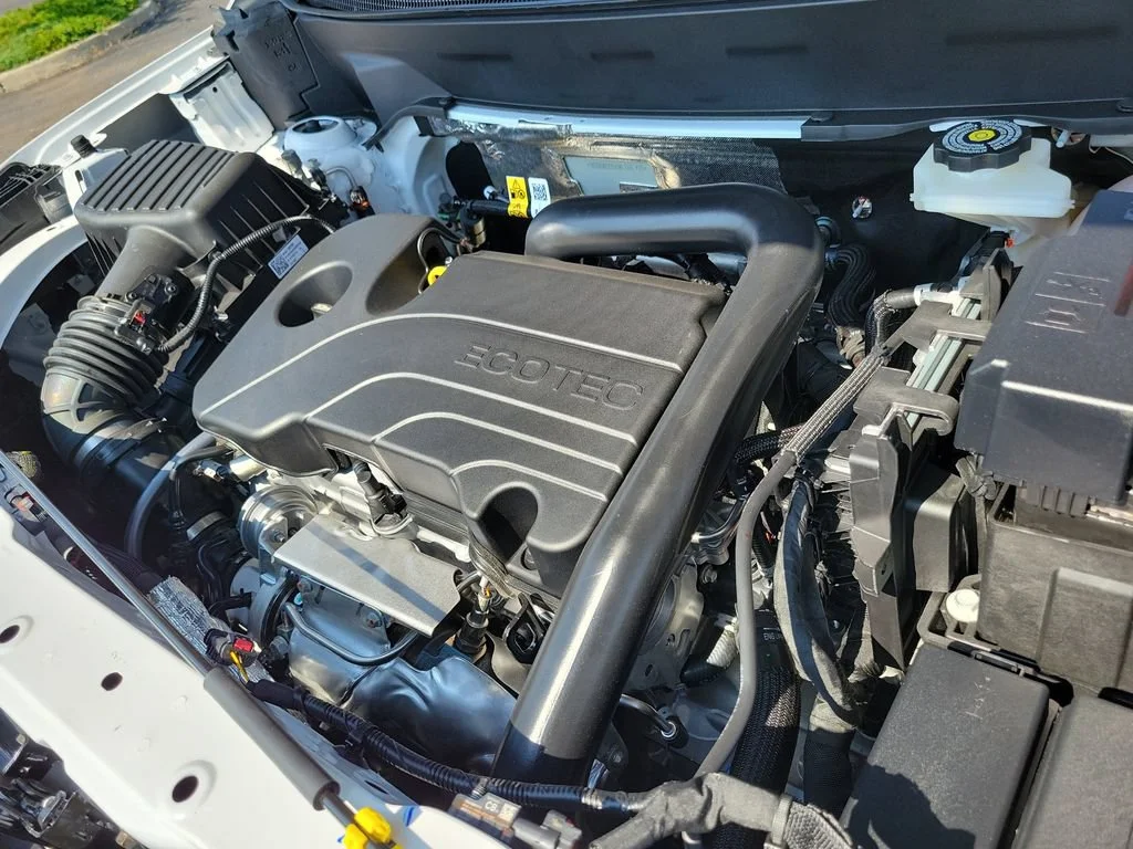 New 2027 Summit White Chevrolet LT image 30