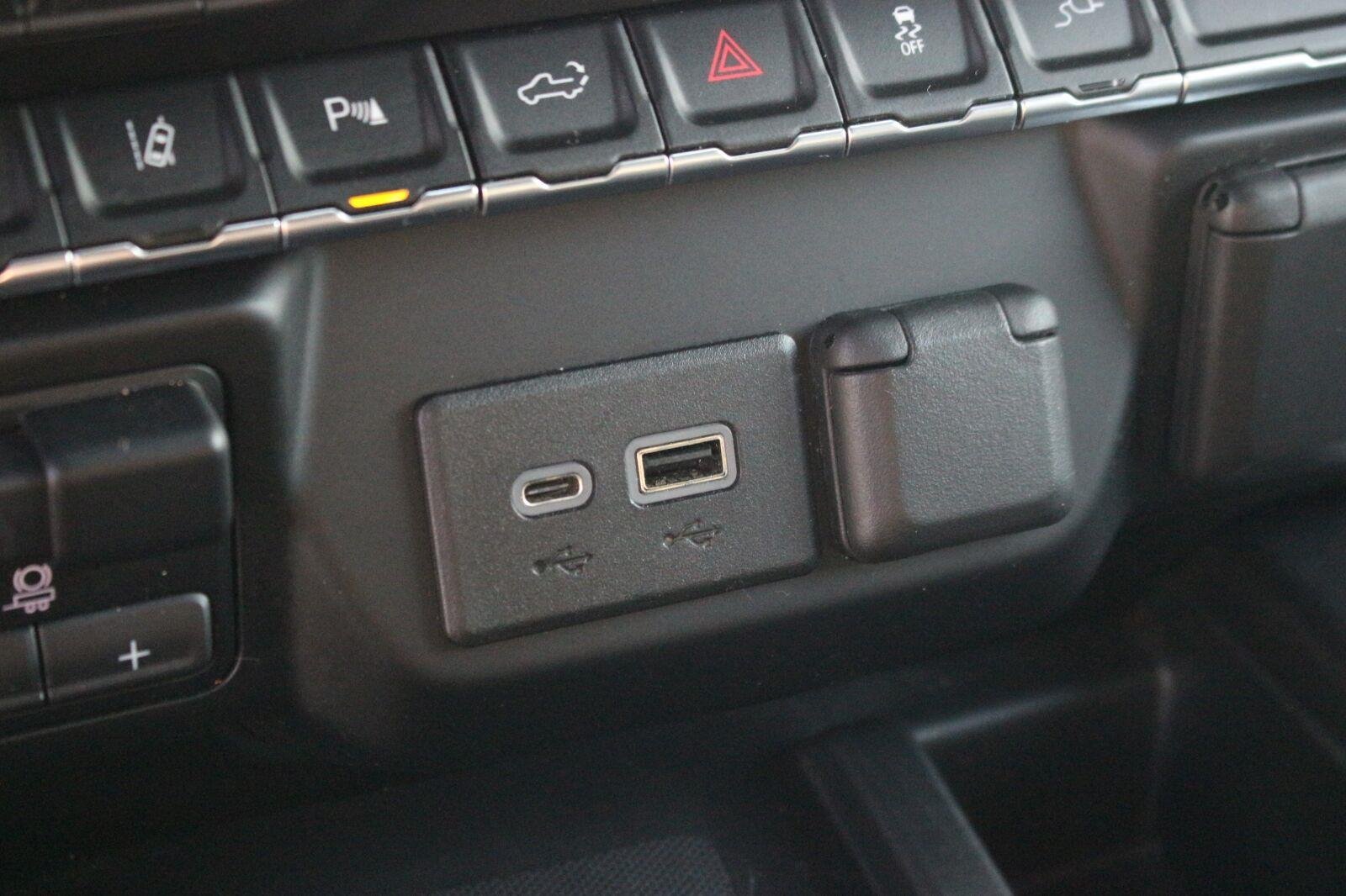 Used 2022 SUMMIT WHITE GMC Denali image 30