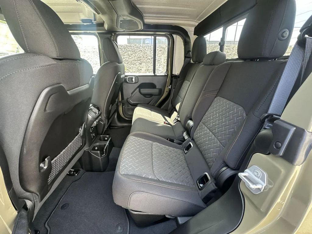 Used 2025 Green Jeep Mojave image 29
