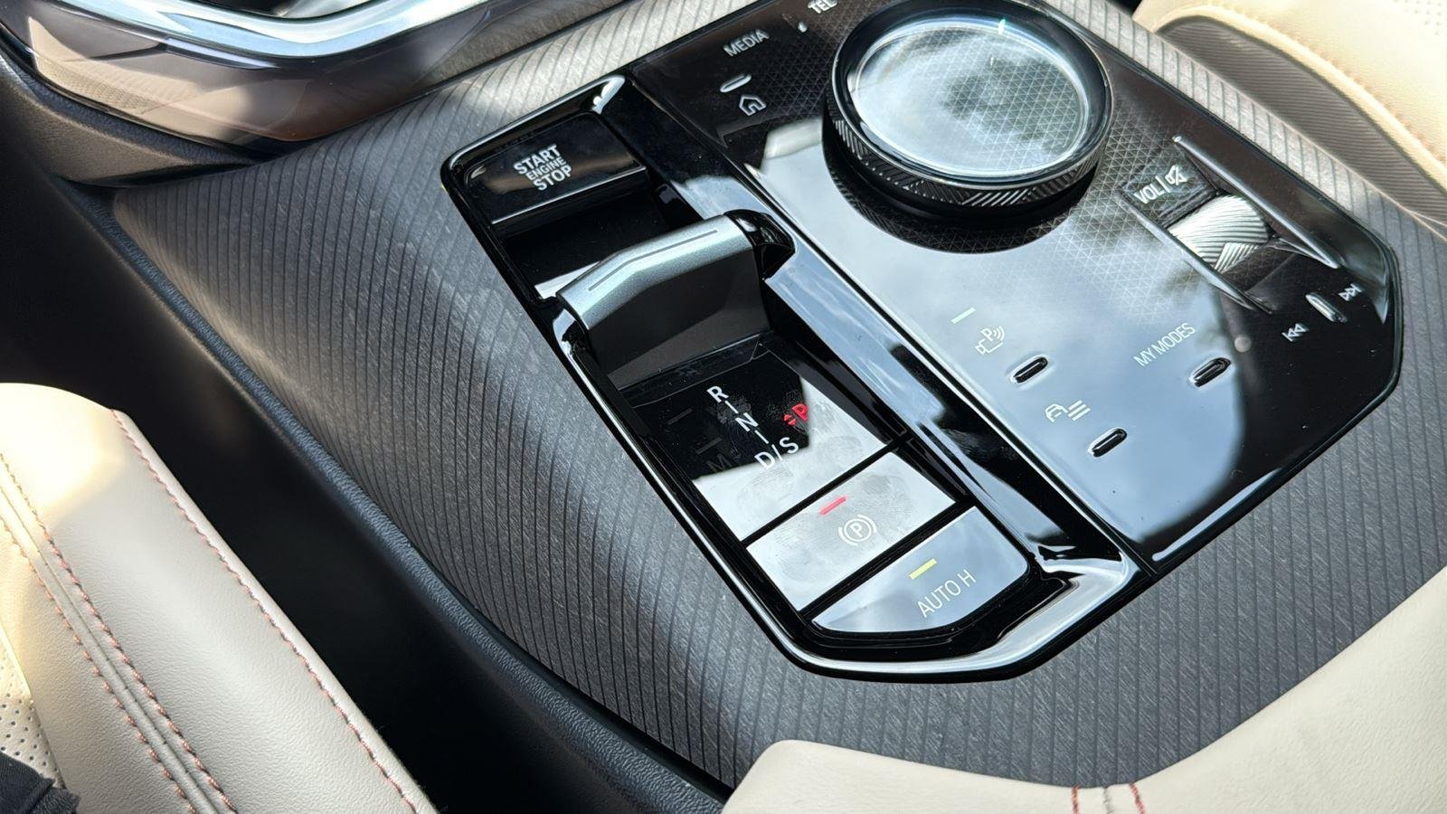 New 2026 Mineral White Metallic BMW 30 xDrive image 18