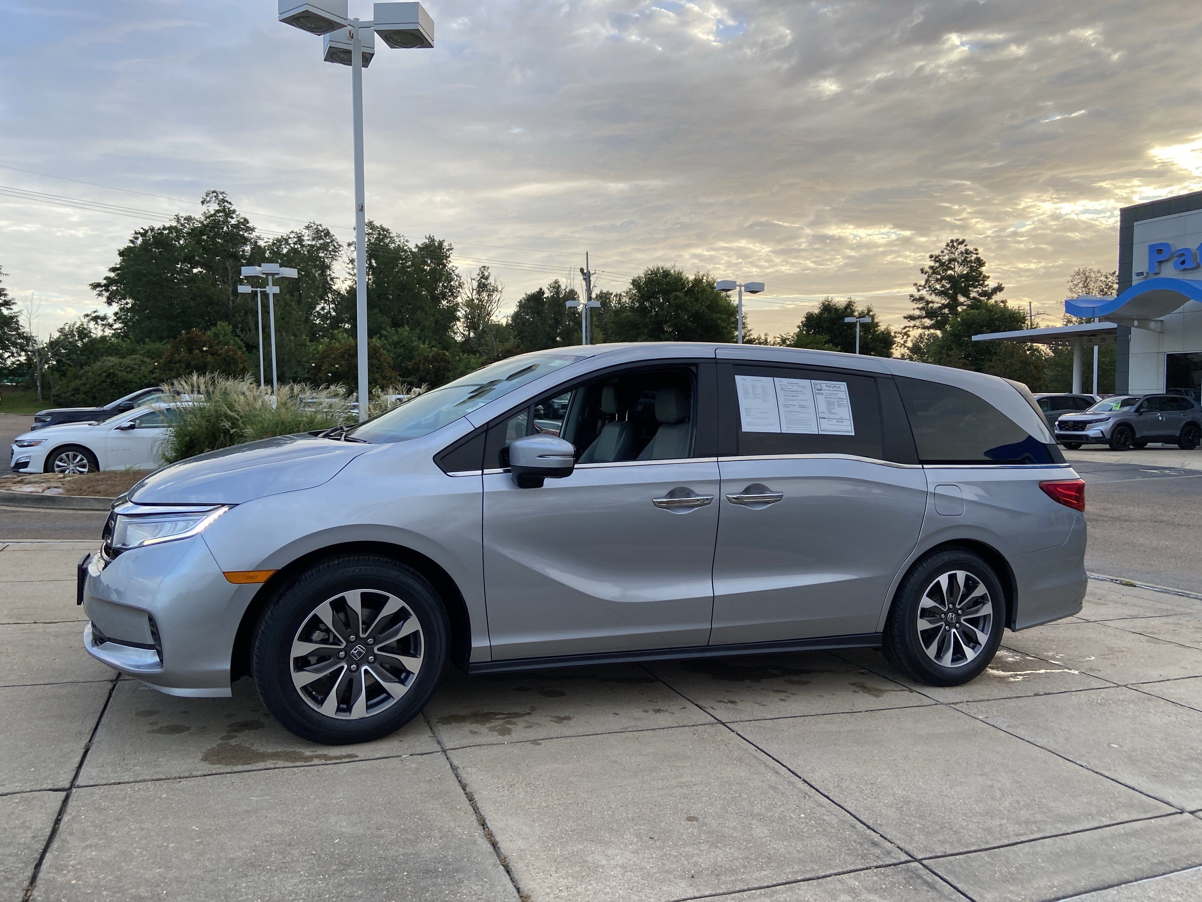 Used 2021 Lunar Silver Metallic Honda EX-L image 6