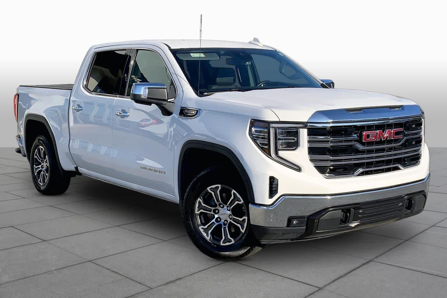 Used 2025 Summit White GMC SLT image 3