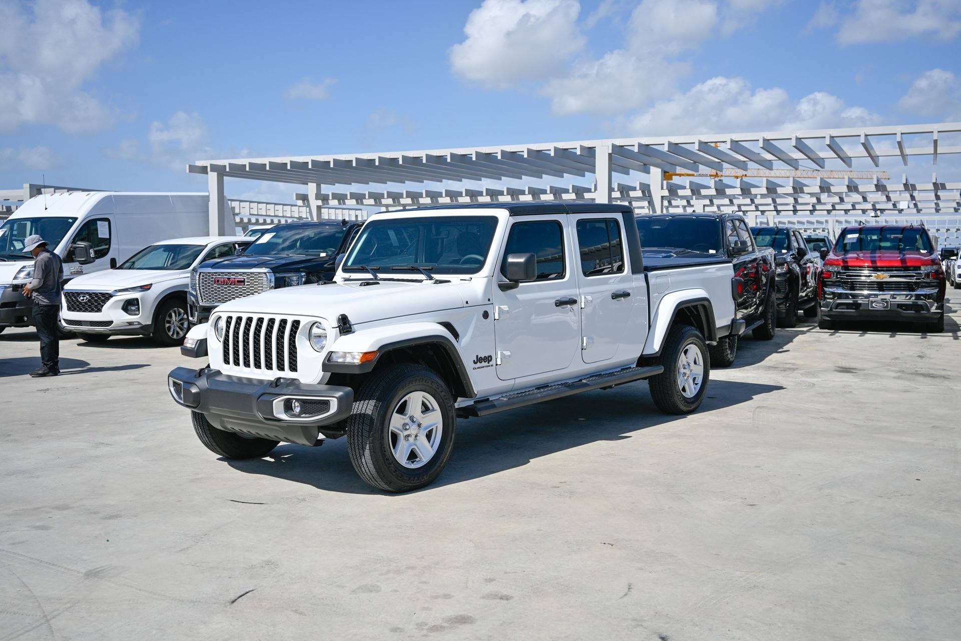 2023 Jeep Gladiator Sport S's photo