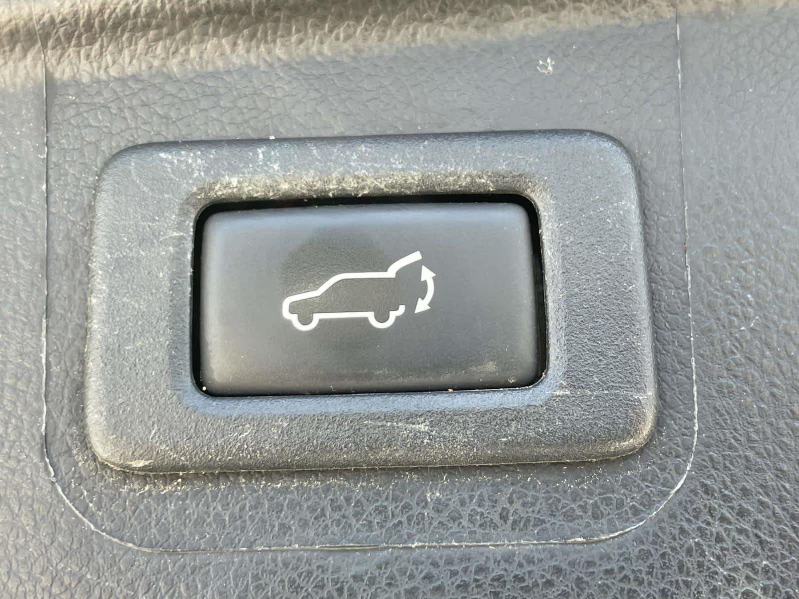 Used 2018 Twilight Blue Metallic Subaru Premium image 21