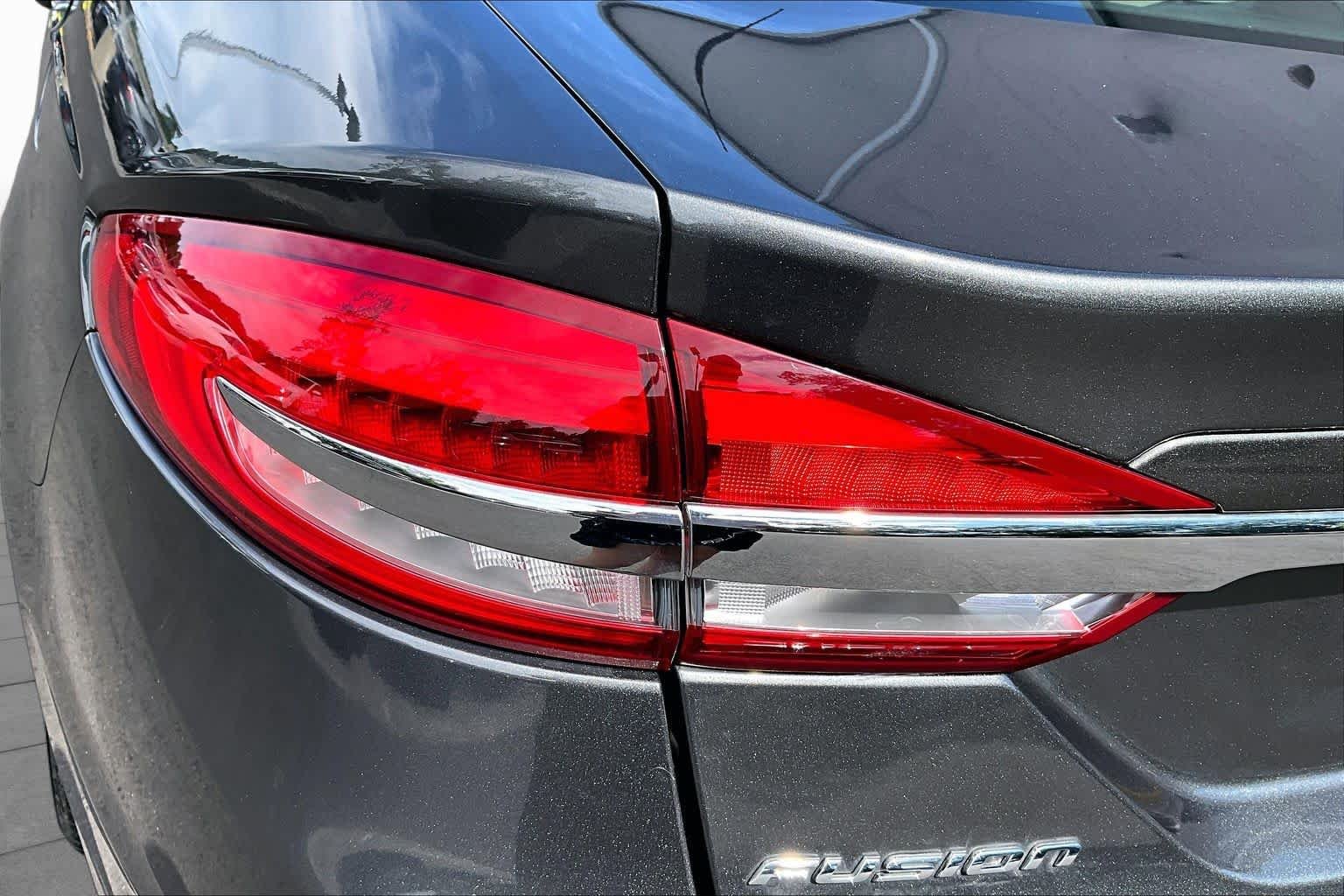 Used 2018 Magnetic Ford SE image 28