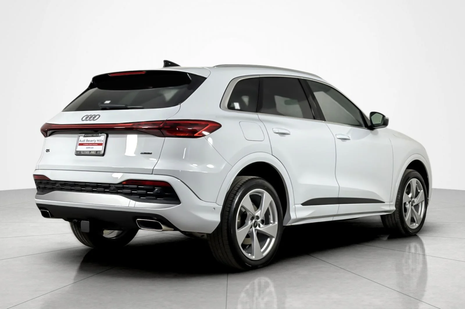 Used 2025 Glacier White Metallic Audi Premium Plus 2.0 TFSI quattro image 5
