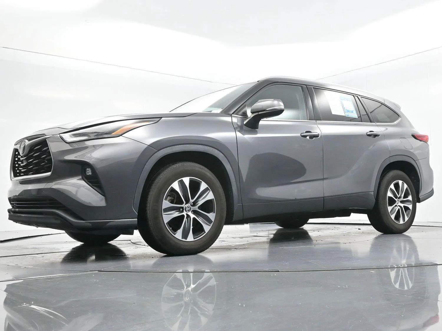 Used 2022 Magnetic Gray Metallic Toyota XLE image 55