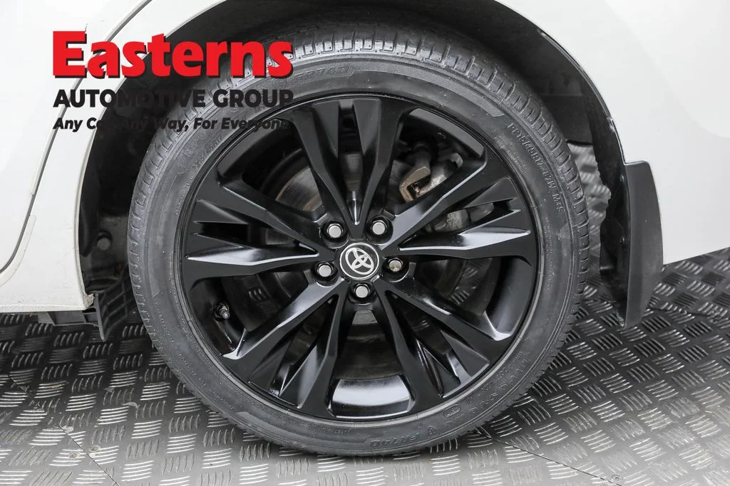 Used 2018 White Toyota SE image 8