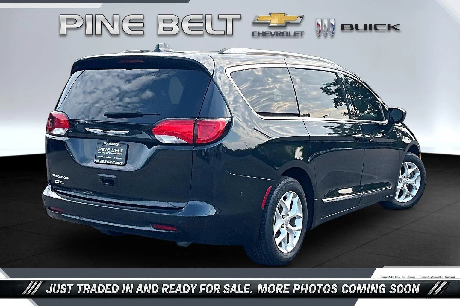 Used 2020 Brilliant Black Crystal Pearlcoat Chrysler Touring L Plus image 11