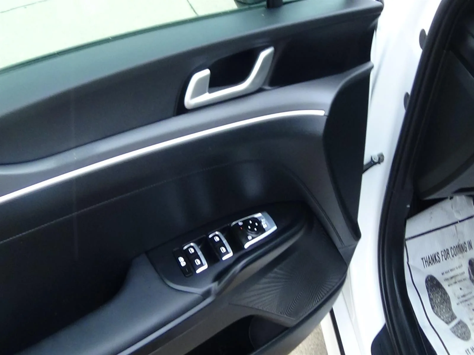 Used 2025 Snow White Kia LXS image 14