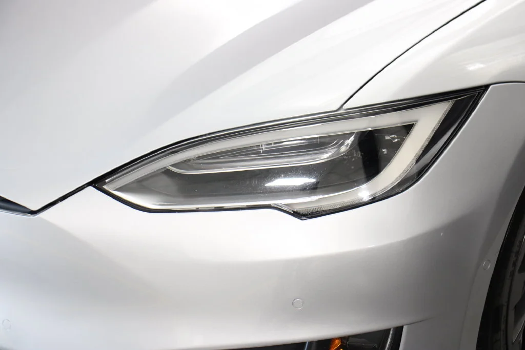 Used 2018 Obsidian Black Metallic Tesla  image 13