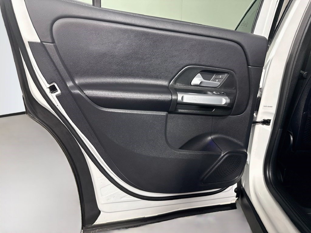 Used 2024 Polar White Mercedes-Benz GLB 250 image 21