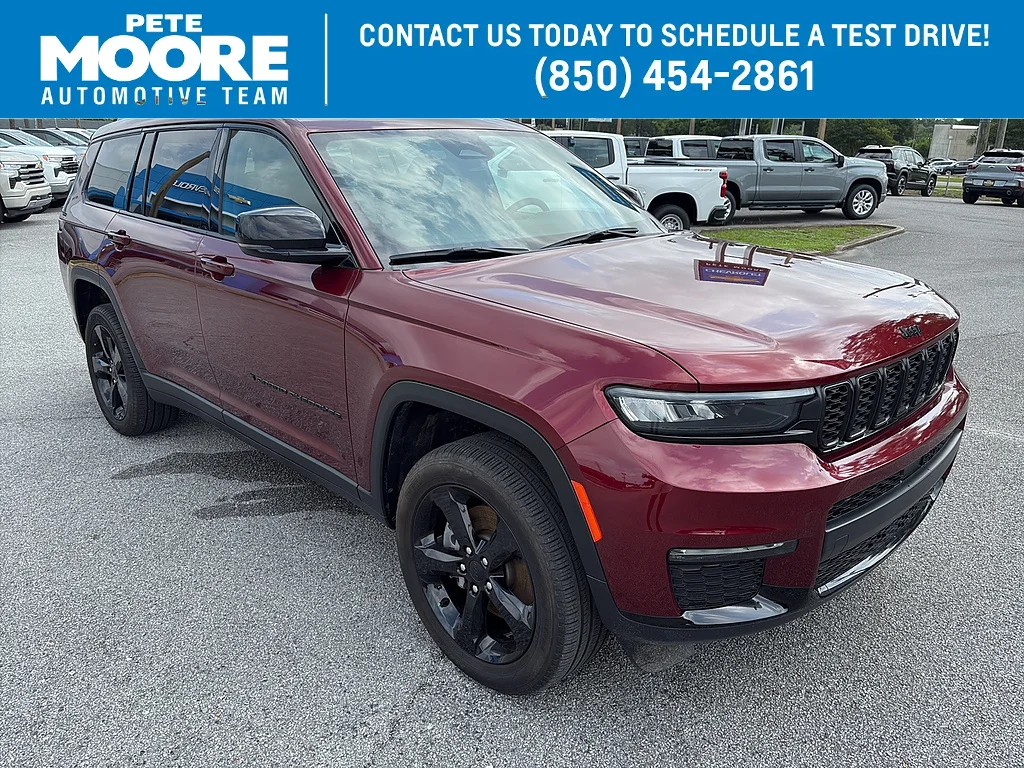 Used 2024 Velvet Red Pearl Coat Jeep  image 1