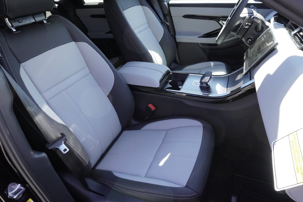 New 2026 Santorini Black Land Rover Hoxton Edition image 24