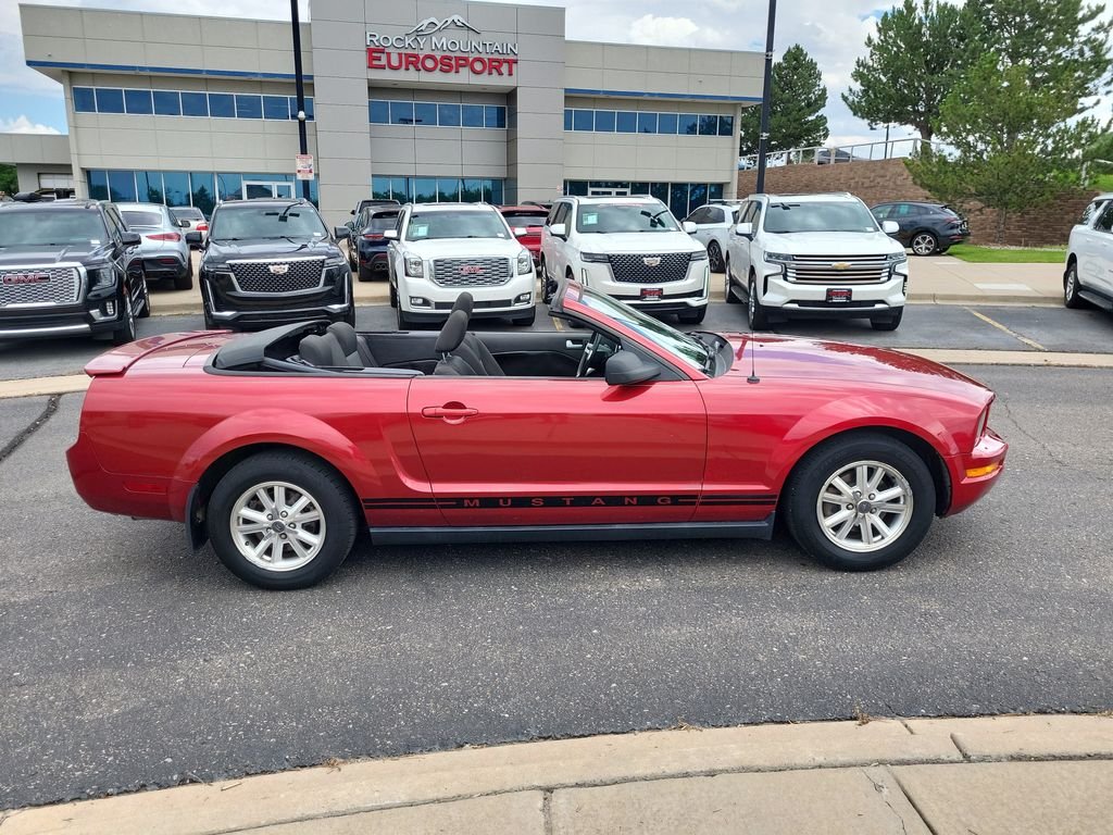 Used 2007 Red Ford V6 Deluxe image 11