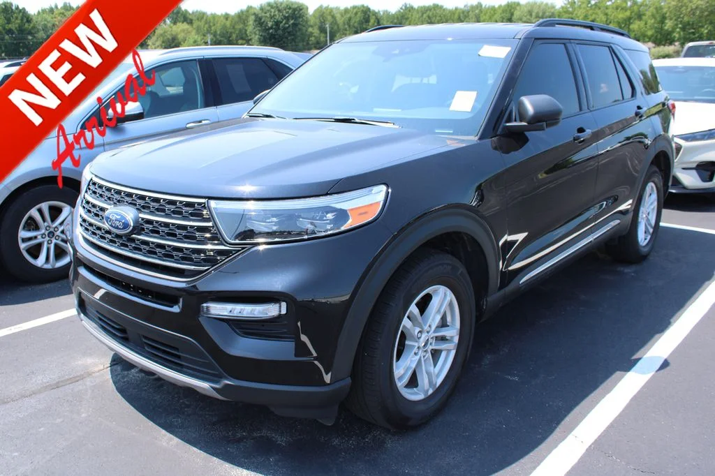 Used 2024 Black Metallic Ford XLT image 1