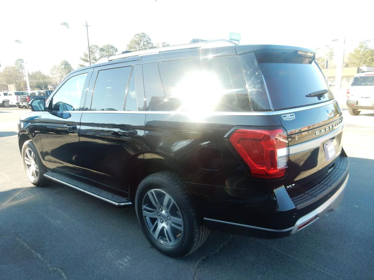 New 2022 Black Ford XLT 4X2 image 6