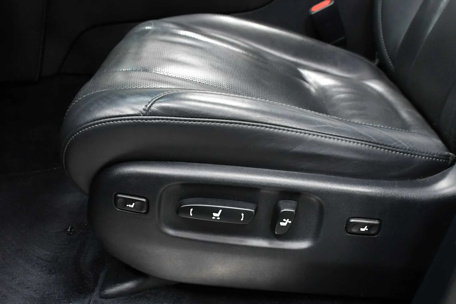 Used 2018 Atomic Silver Lexus  image 17