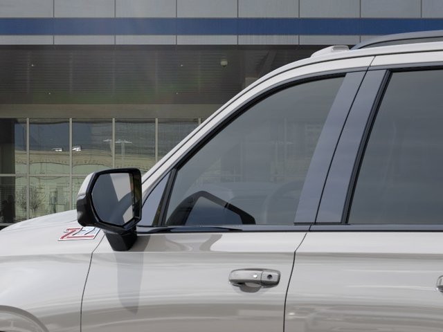 2027 Chevrolet Suburban Z71 - Photo 12