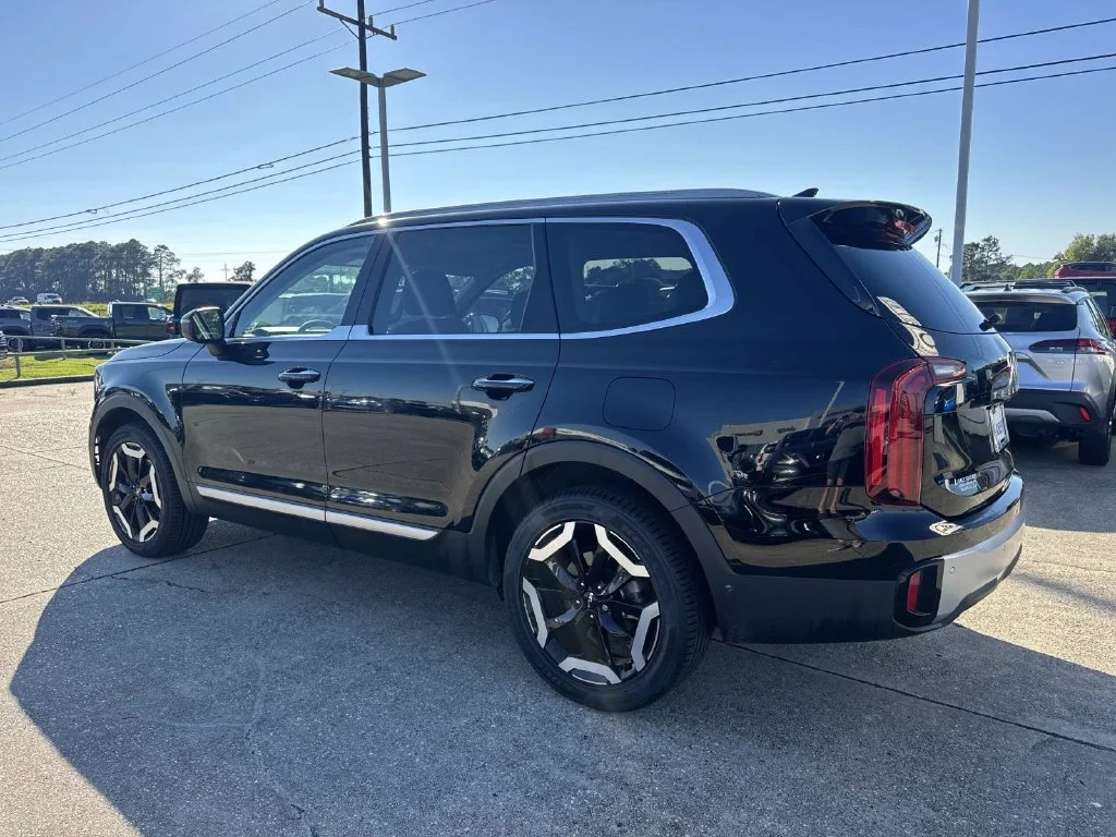 Used 2024 Black Kia S image 5