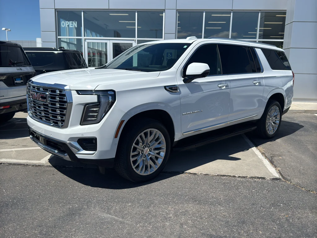 Used 2025 White GMC Denali image 1