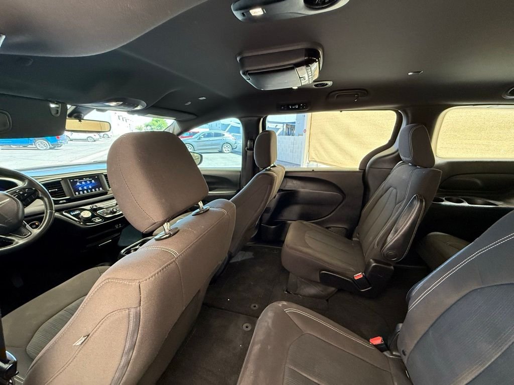 Used 2020 Brilliant Black Crystal Pearlcoat Chrysler Touring image 21