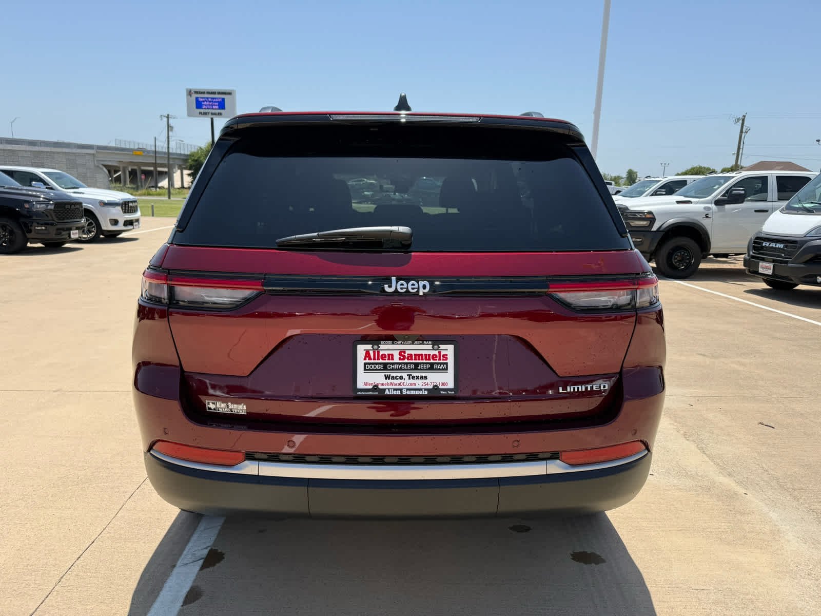 New 2026 Velvet Red Pearl-Coat Exterior Paint Jeep Limited image 7