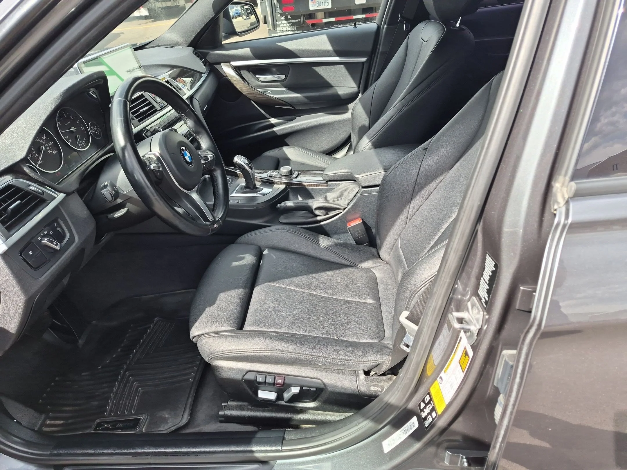Used 2016 Mineral Gray Metallic BMW 328i xDrive image 24