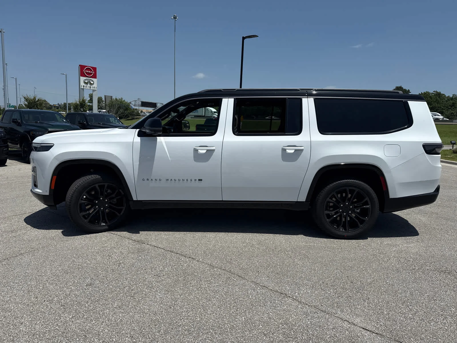 New 2026 Bright White Clearcoat Jeep Summit Reserve image 5