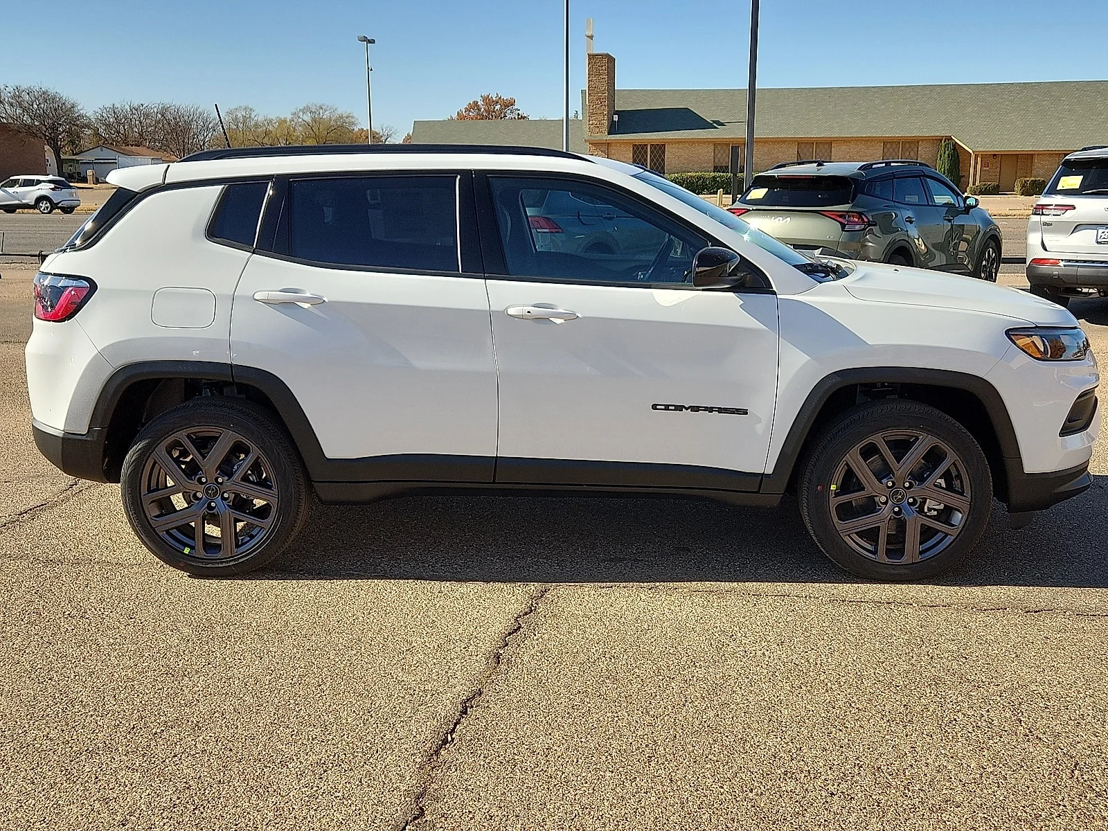 New 2026 PW7 Bright Whit Jeep LATITUDE ALTITUDE 4X4 image 5