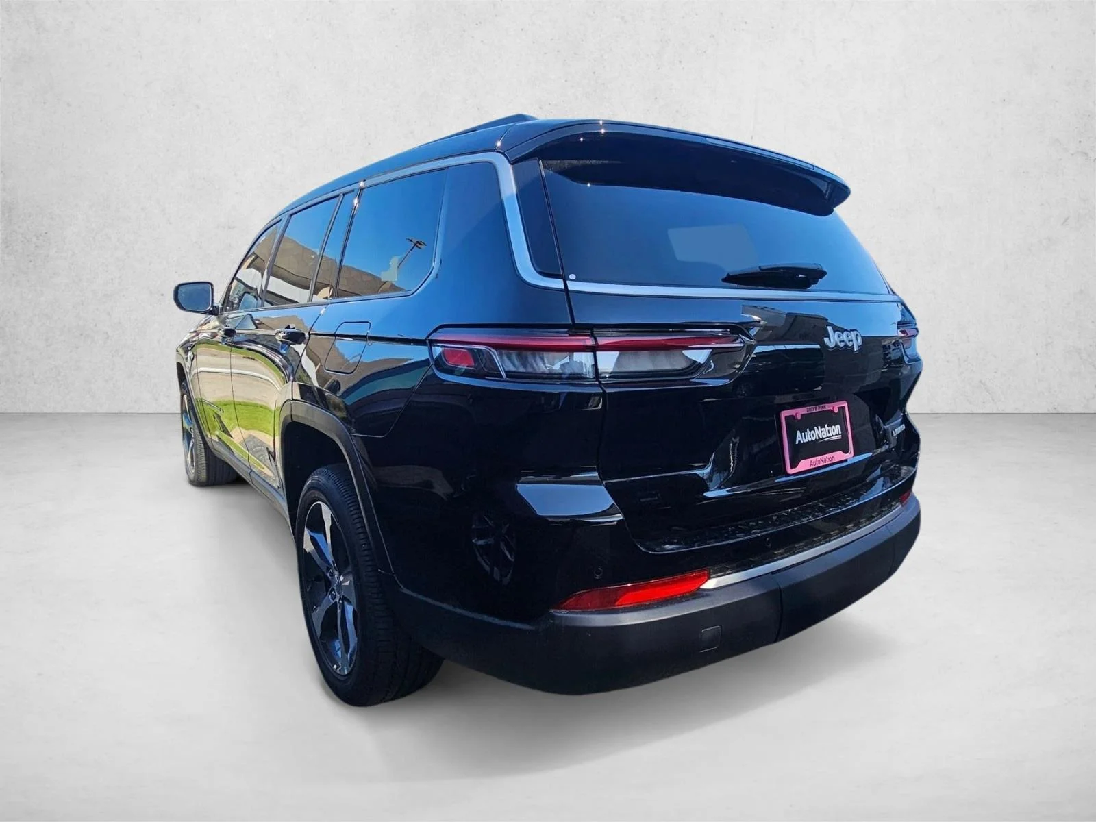 New 2026 Diamond Black Crystal Pearl-Coat Exterior Paint Jeep Limited image 7