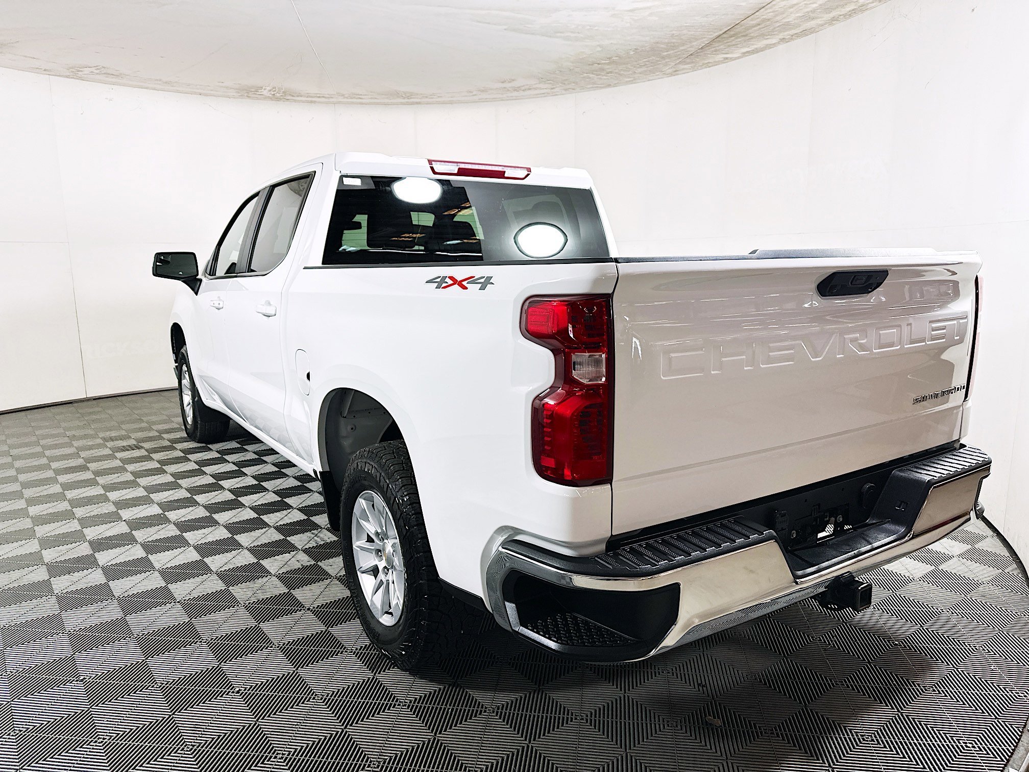 2025 Chevrolet Silverado thumbnail 7