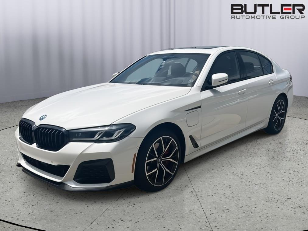 Used 2023 Alpine White BMW 530e xDrive image 1