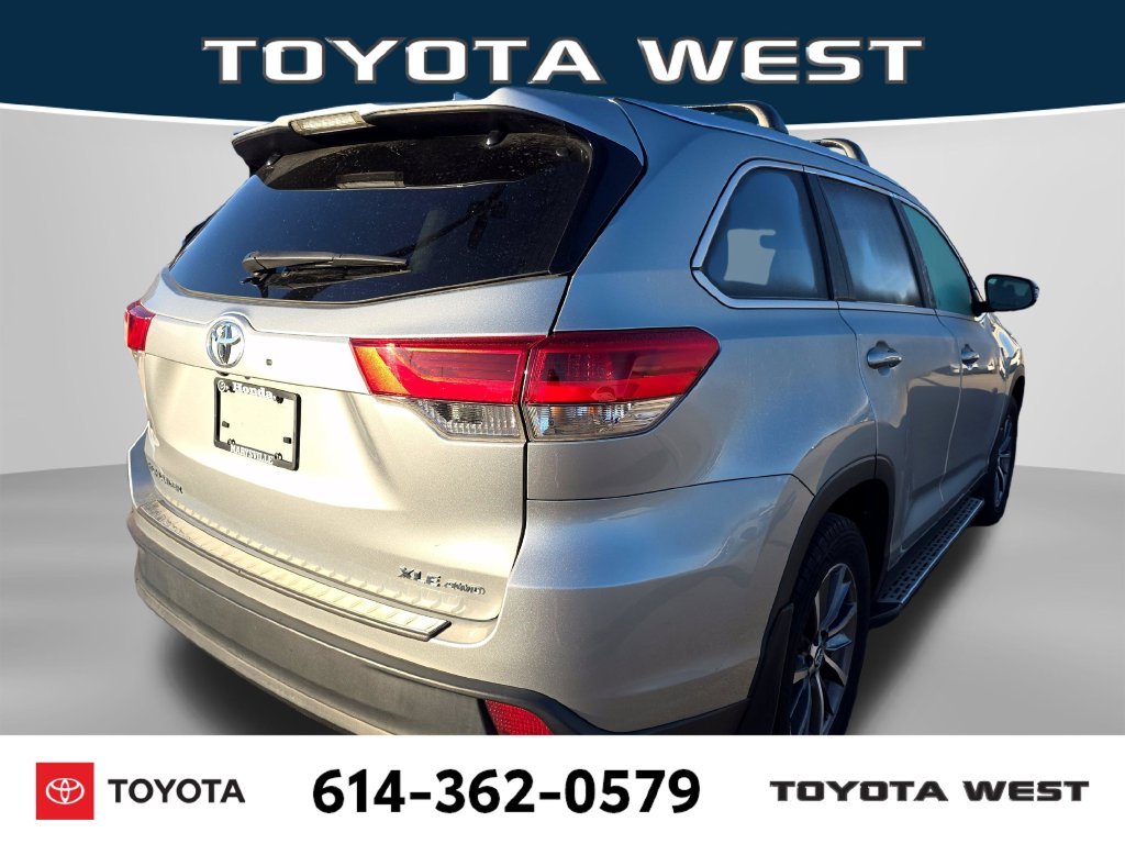 Used 2019 Silver Toyota XLE image 8