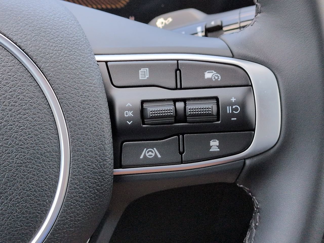 New 2026 Wolf Gray Kia GT-Line FWD image 30