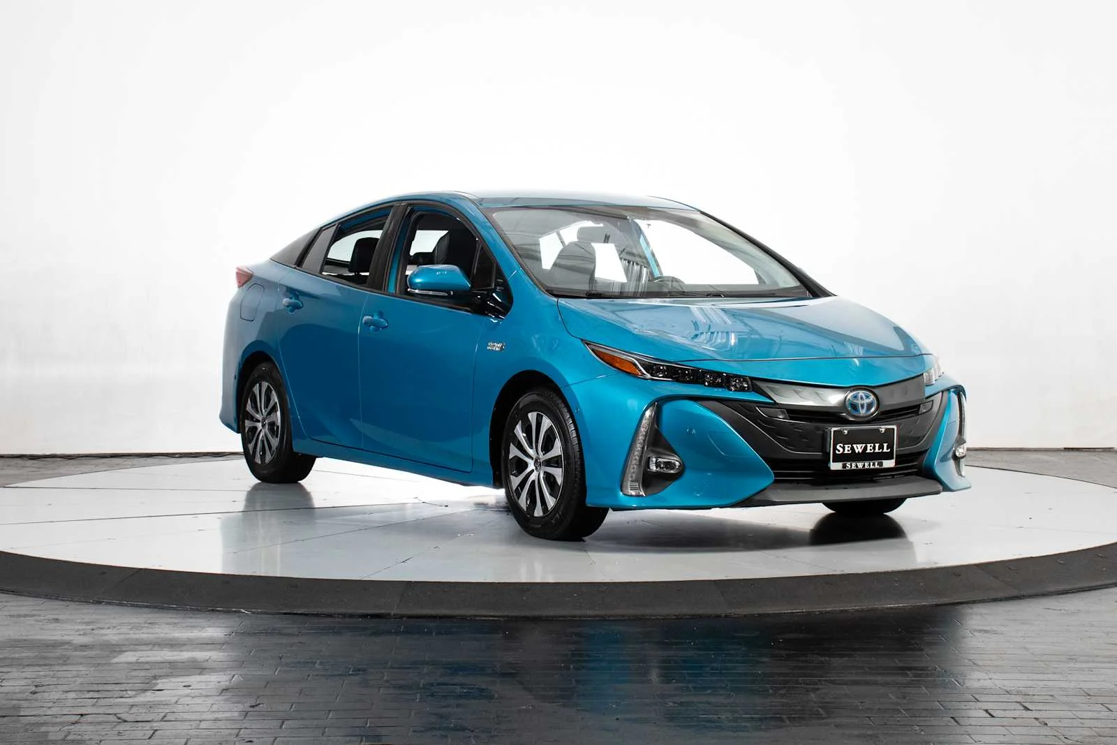 Used 2020 Blue Magnetism Toyota Limited image 8