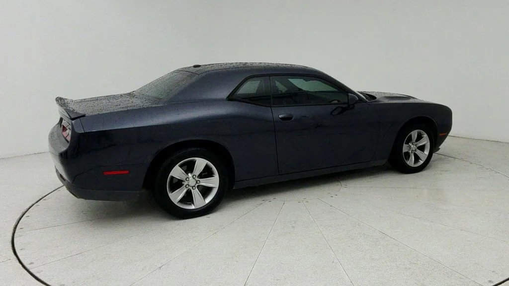 Used 2019 Gray Dodge SXT image 8