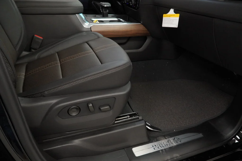 New 2026 Black Chevrolet High Country image 30