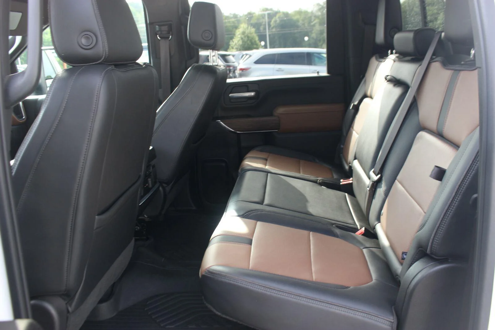 Used 2023 SUMMIT WHITE Chevrolet High Country image 38