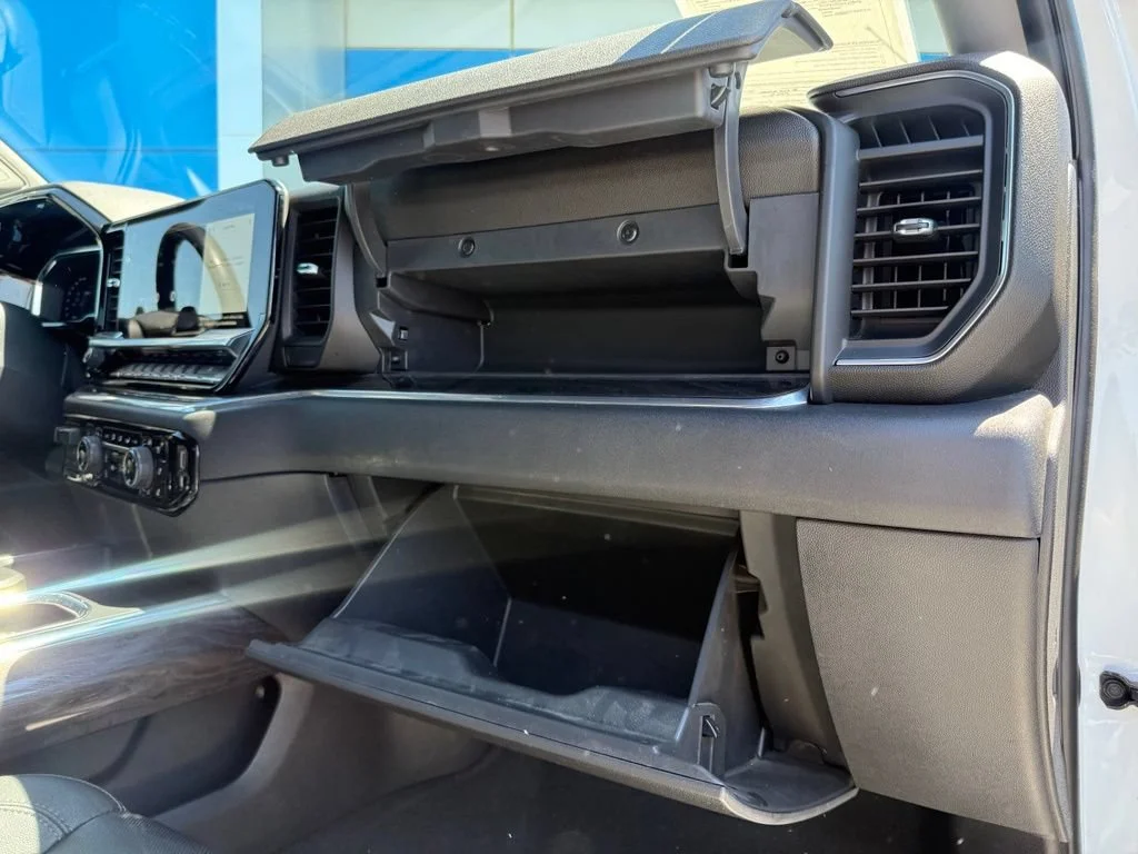 Used 2022 Summit White Chevrolet LTZ image 17