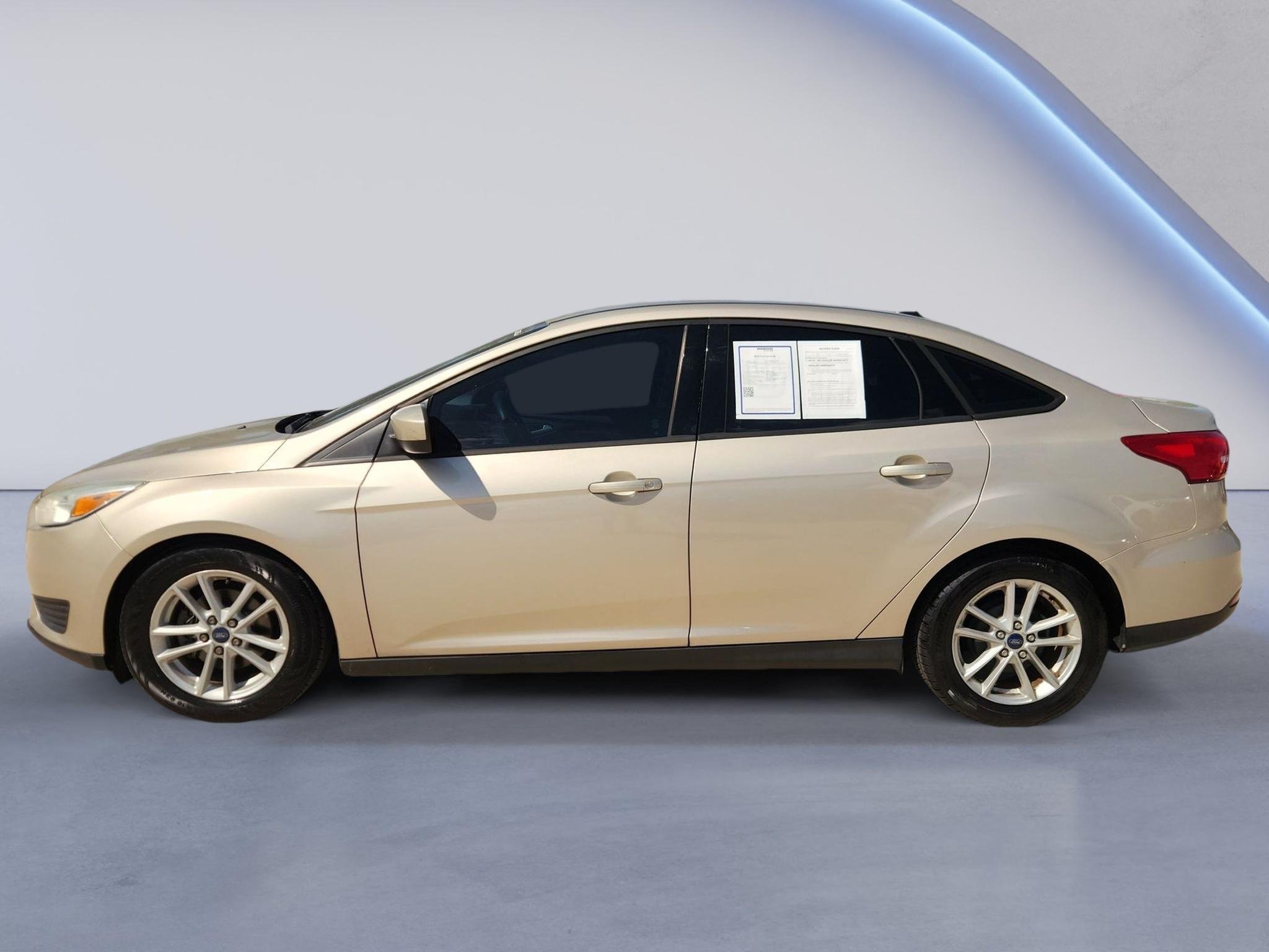Used 2018 White Gold Metallic Ford SE image 5