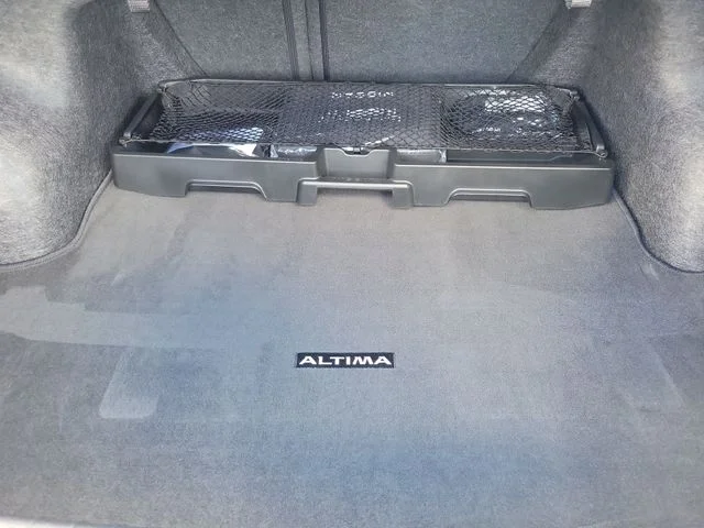 New 2026 Gray Sky Pearl / Super Black Two-tone Nissan SR image 9